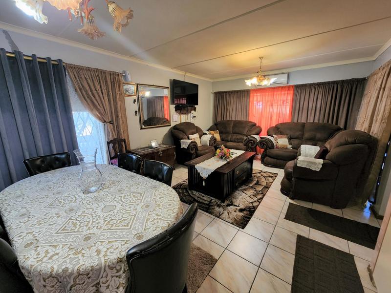 3 Bedroom Property for Sale in Newclair Western Cape